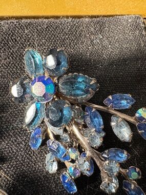 Blue Crystal Floral Brooch - Women Jewelry